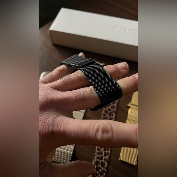 Apple Watch-6 Series 44MM Gold - Picture 13 of 13